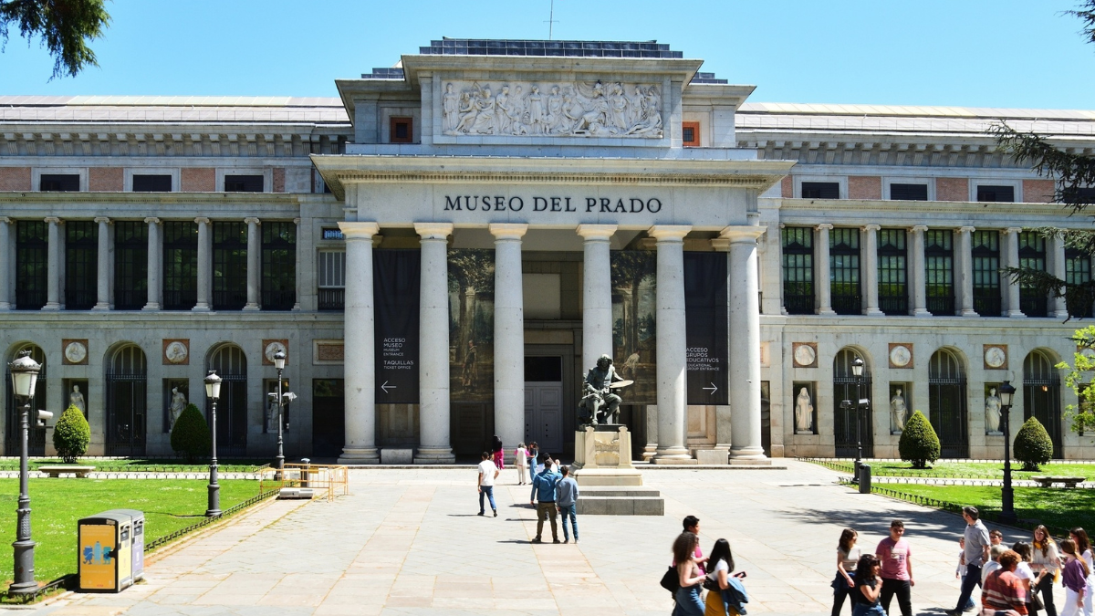 Front facade of Museo del Prado